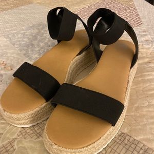 BRAND NEW!! Youth sandals size 4